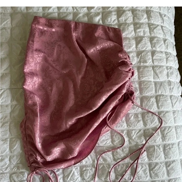 RESA Christi pink satin ruched mini skirt - Picture 5 of 11